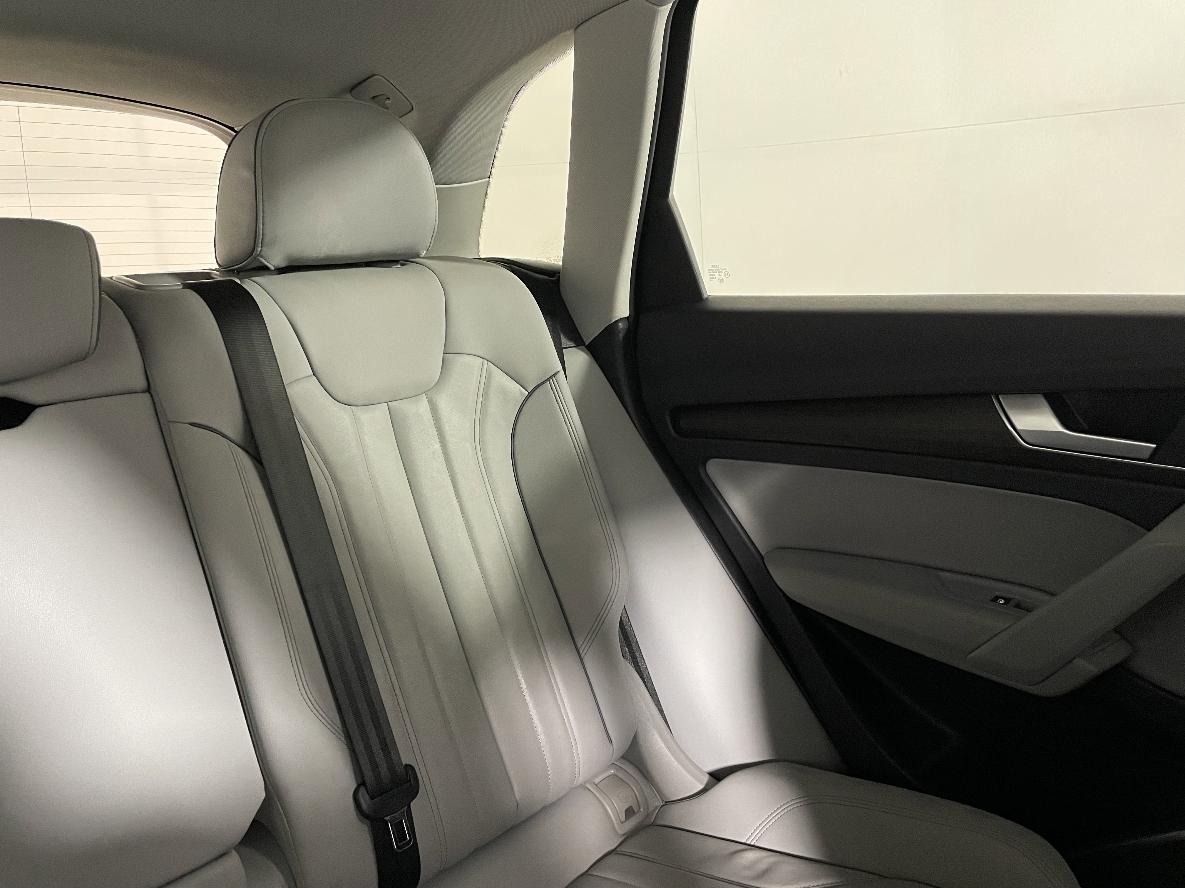 Used 2022 Audi Q5 e Premium w/ Convenience Package image 15