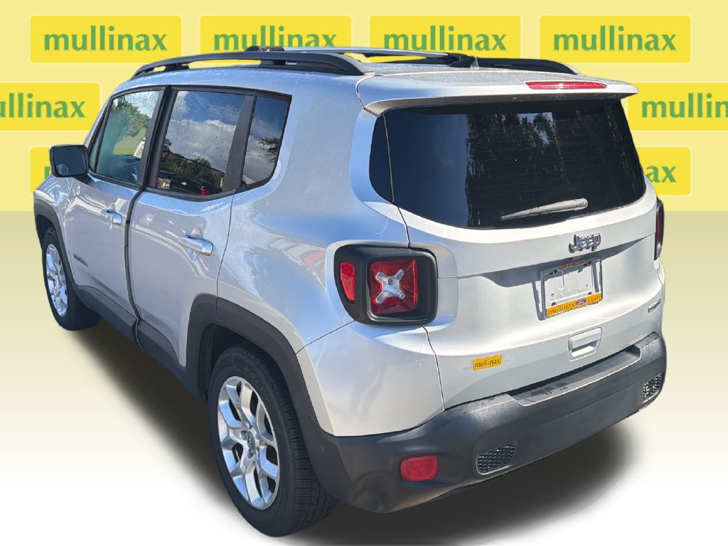 Used 2018 Jeep Renegade Latitude FWD image 10