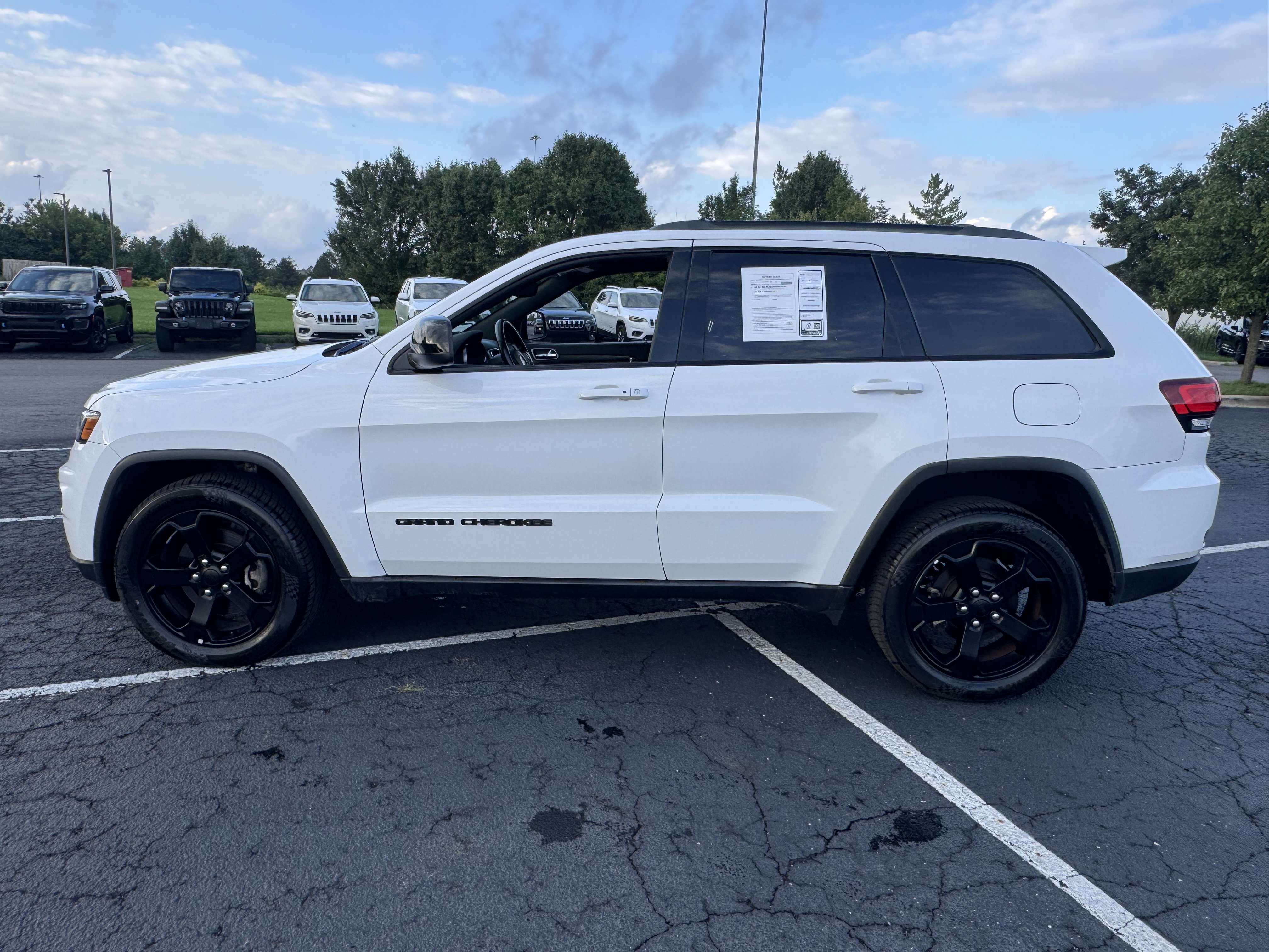 Used 2021 Jeep Grand Cherokee Freedom Edition AWD/4WD image 10