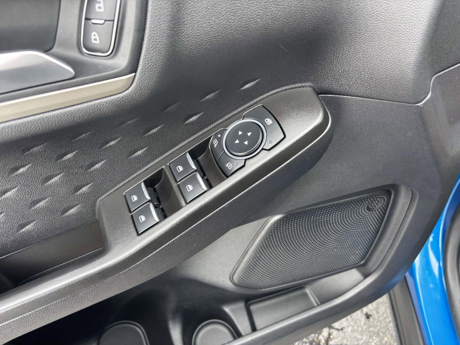 Used 2020 Ford Escape SE image 15