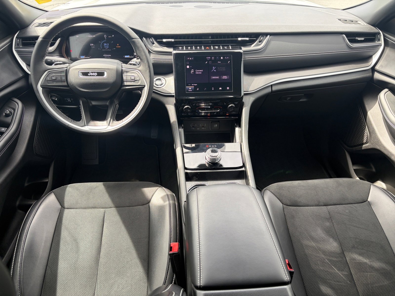 Used 2025 Jeep Grand Cherokee Altitude image 16