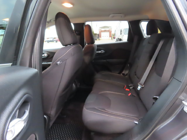 Used 2016 Jeep Cherokee Latitude w/ Comfort/Convenience Group AWD/4WD image 22