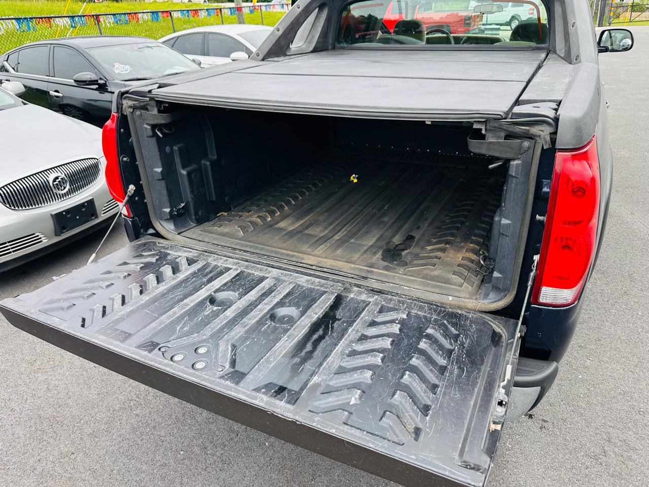Used 2006 Chevrolet Avalanche LS w/ Sun And Sound Package AWD/4WD image 36