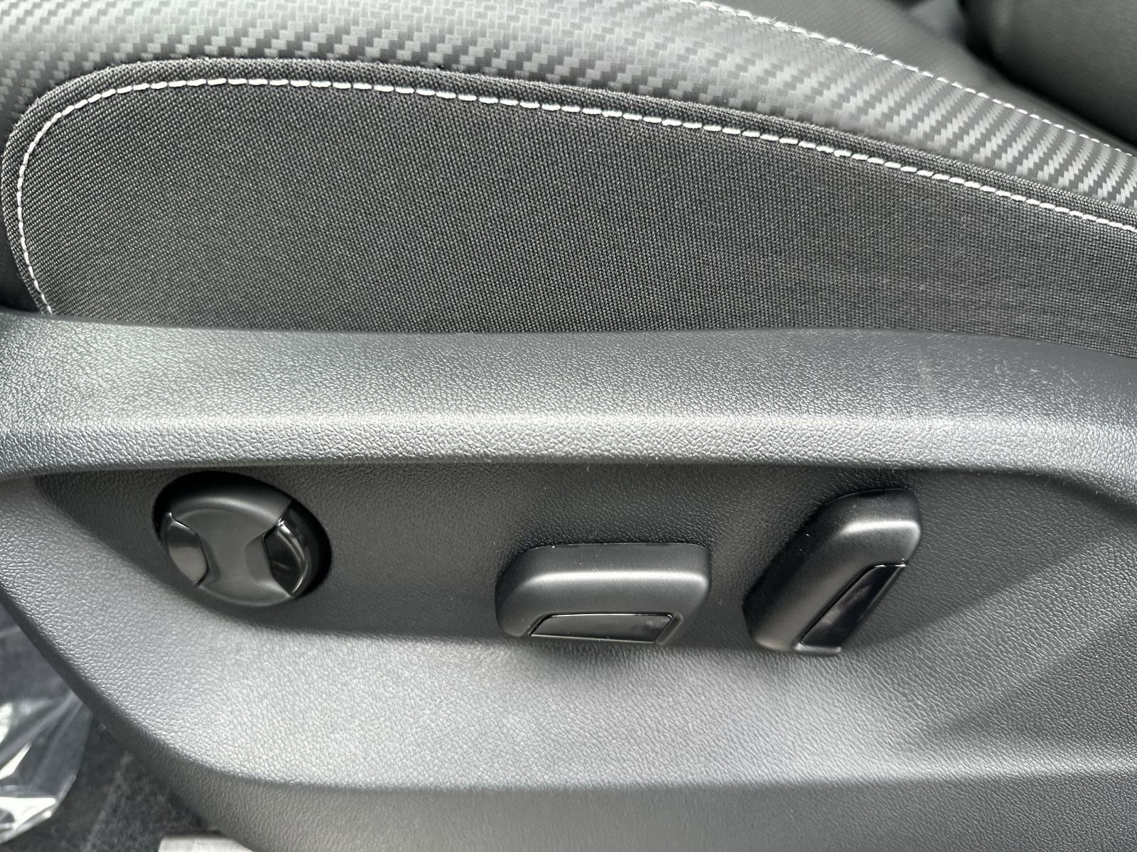 New 2025 Volkswagen Atlas Cross Sport SE image 14