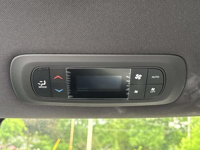 New 2027 Chrysler Pacifica Select w/ Family Tech Group AWD/4WD image 11