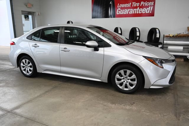 Used 2023 Toyota Corolla LE FWD image 4