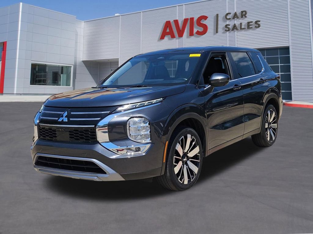 Used 2025 Mitsubishi Outlander SE FWD image 1