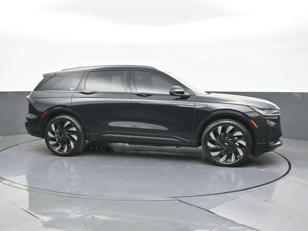Used 2024 Lincoln Nautilus Reserve w/ Equipment Group 202A AWD/4WD image 12