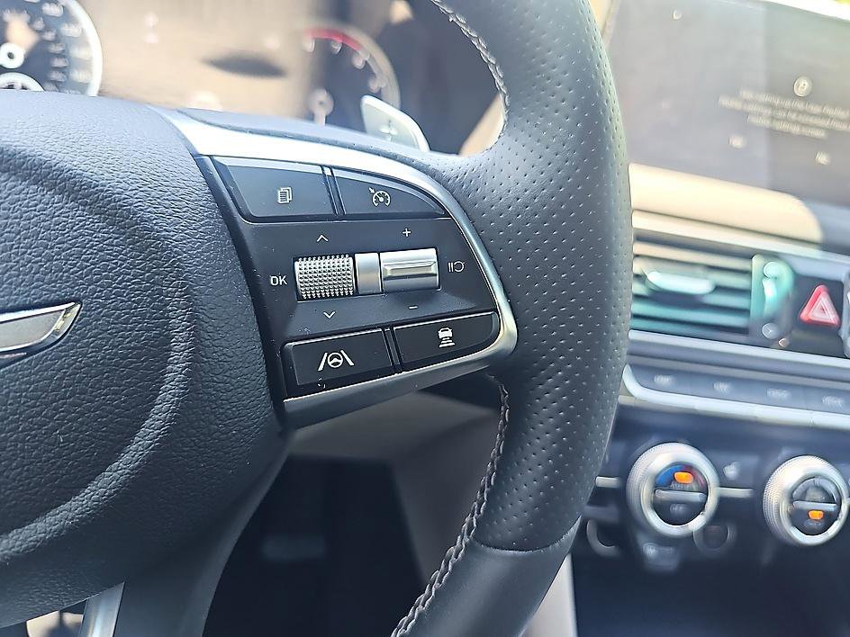 Used 2023 Genesis G70 2.0T RWD image 21