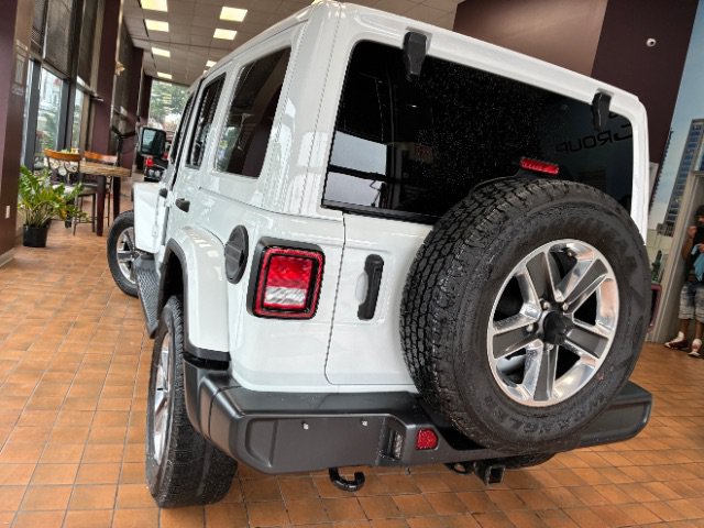 Used 2022 Jeep Wrangler Unlimited Sahara w/ Cold Weather Group AWD/4WD image 5
