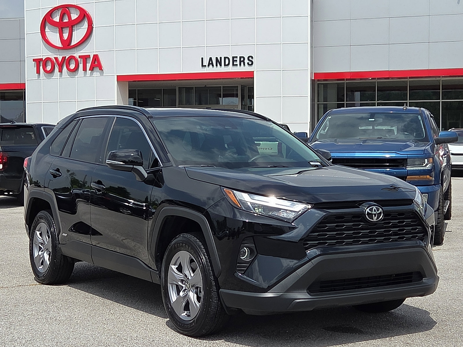 Used 2025 Toyota RAV4 XLE w/ Convenience Package AWD/4WD image 1