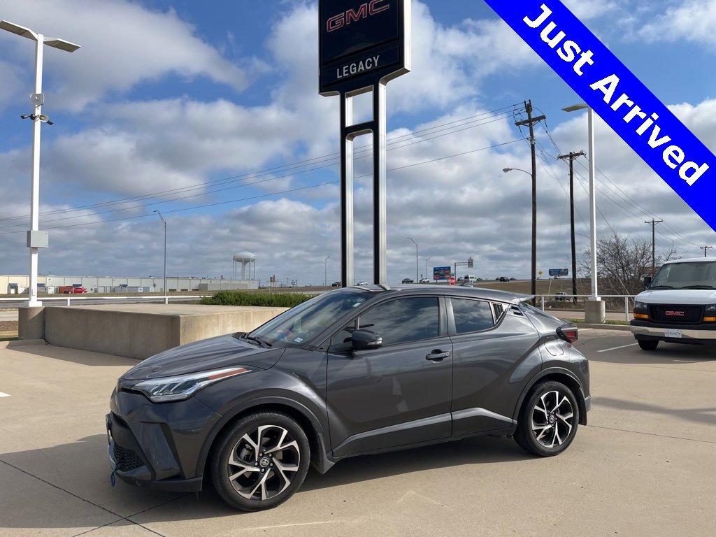 Used 2022 Toyota C-HR XLE video 1