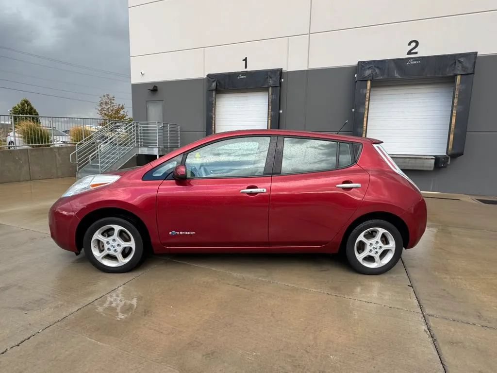 Used 2013 Nissan Leaf SV FWD image 2