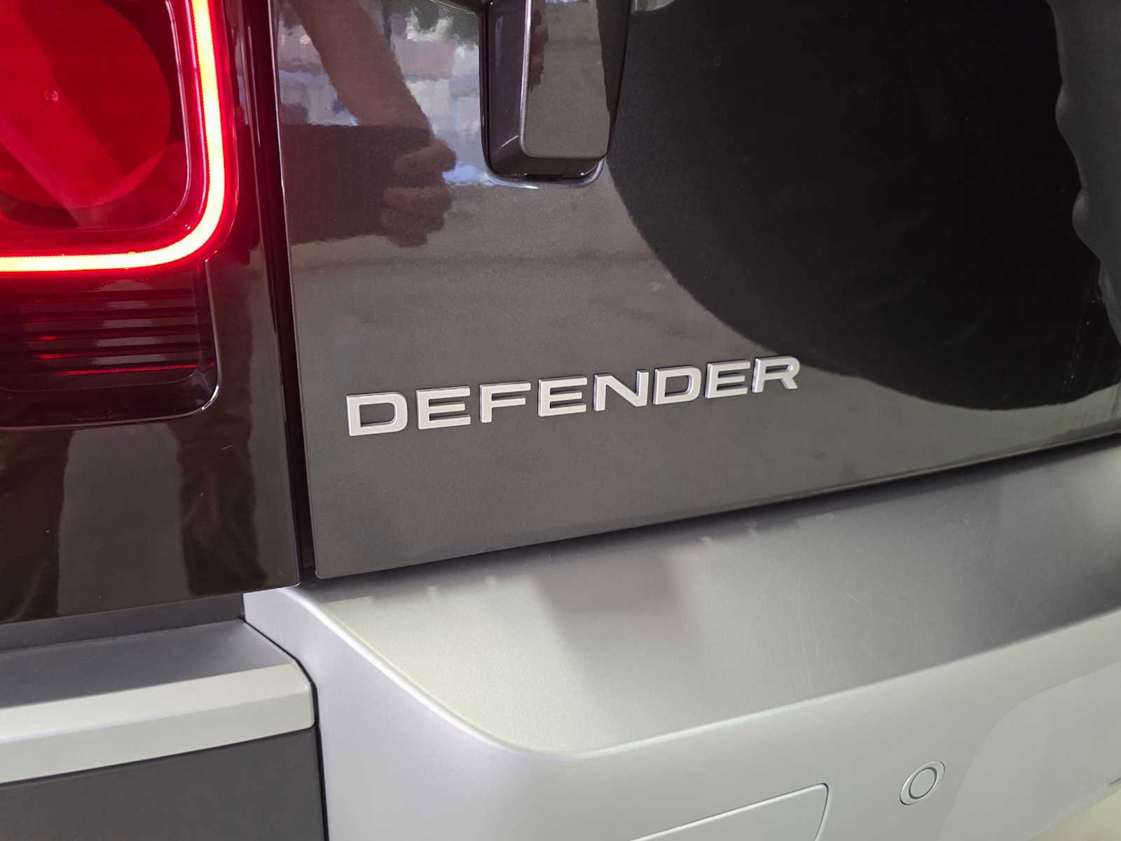 Used 2025 Land Rover Defender 130 S image 16