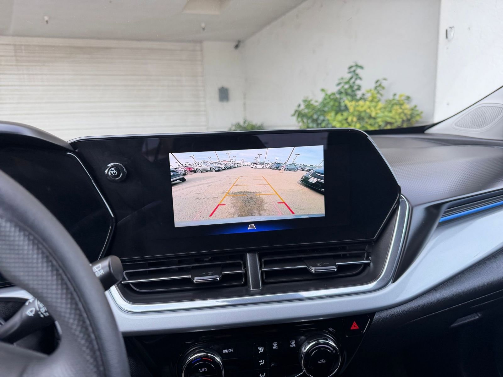 Used 2025 Chevrolet Trax LT image 24