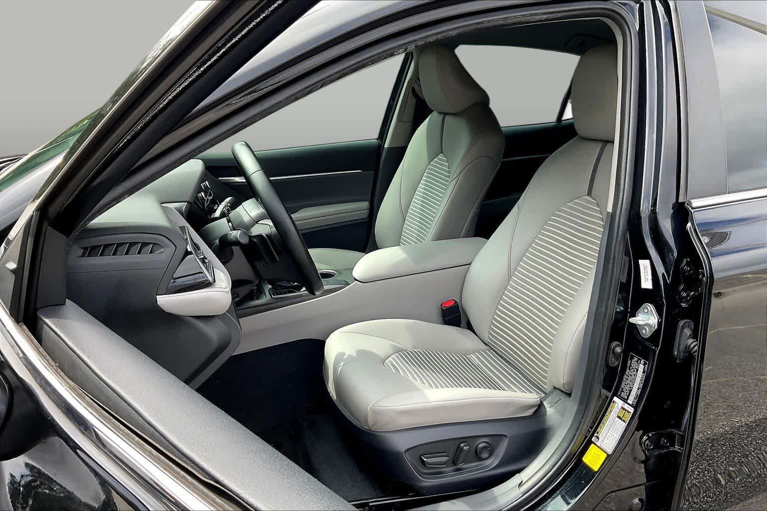 Used 2023 Toyota Camry SE FWD image 8