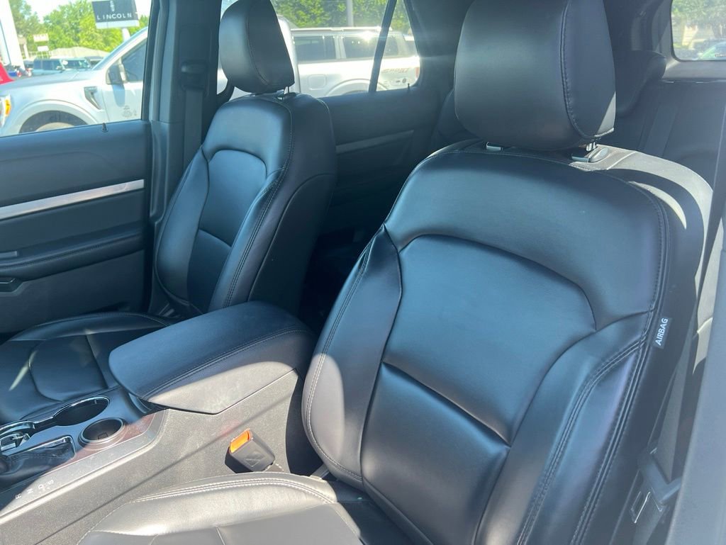 Used 2019 Ford Explorer XLT w/ Equipment Group 202A FWD image 9