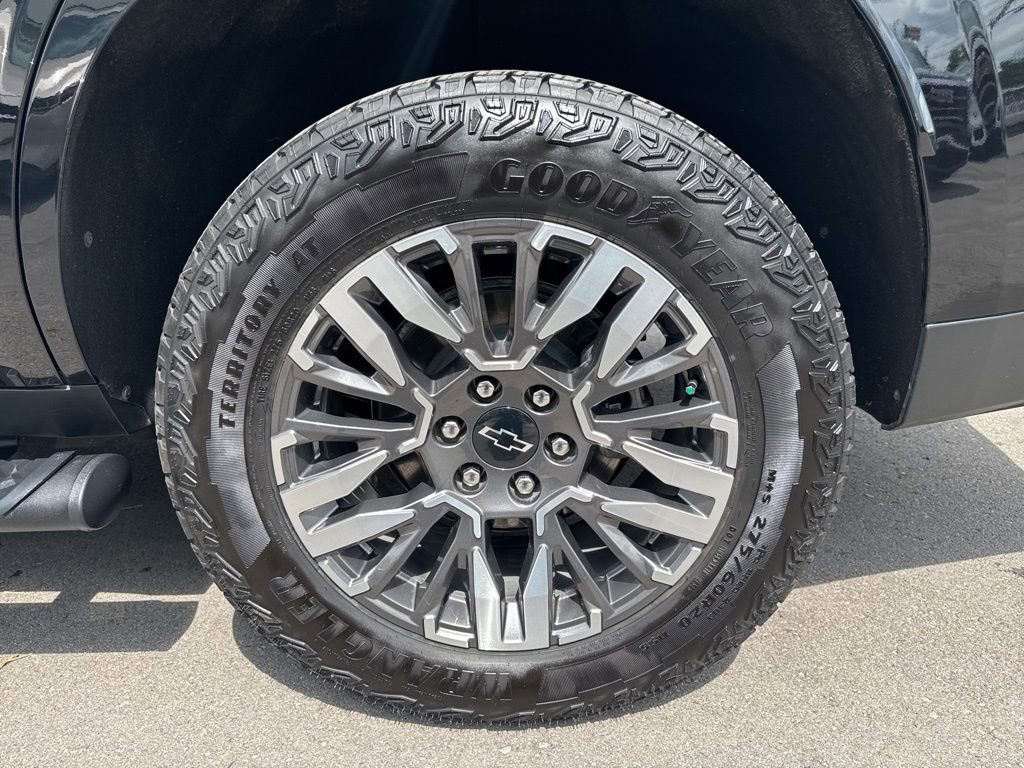Used 2025 Chevrolet Tahoe Z71 AWD/4WD image 34