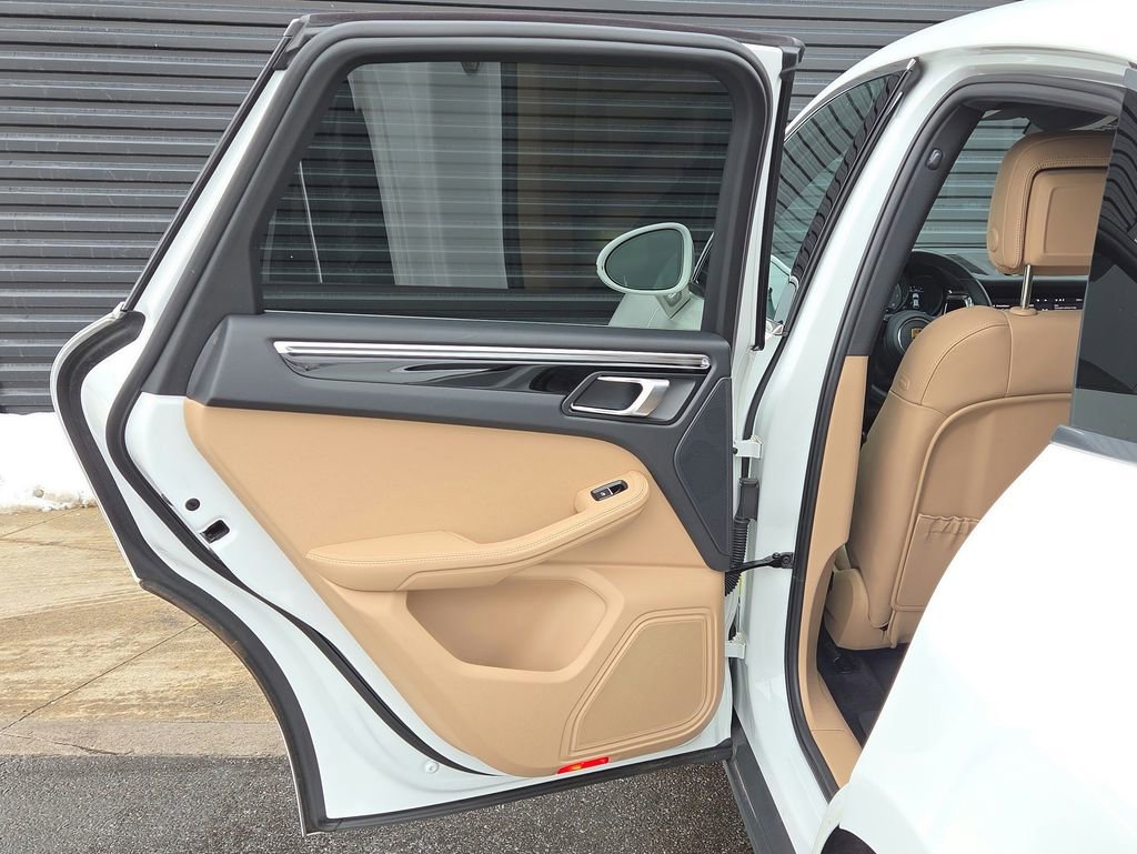 Certified 2023 Porsche Macan S image 16