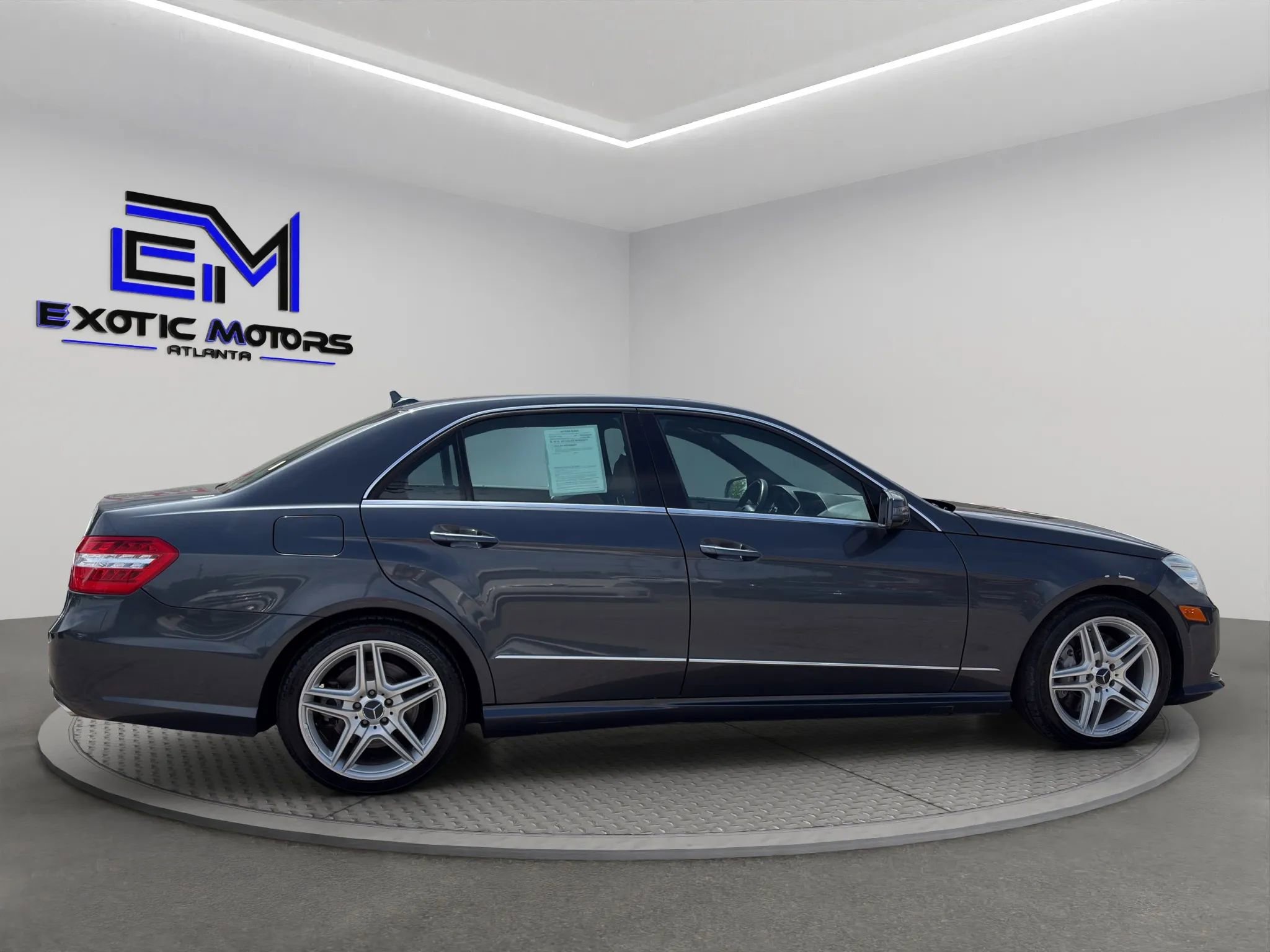 Used 2011 Mercedes-Benz E 550 Sedan image 6