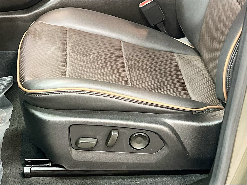 Used 2023 GMC Canyon AT4 w/ AT4 Premium Package AWD/4WD image 19