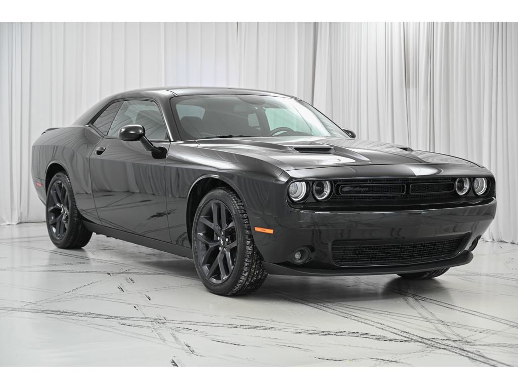 Used 2019 Dodge Challenger SXT w/ Blacktop Package image 2