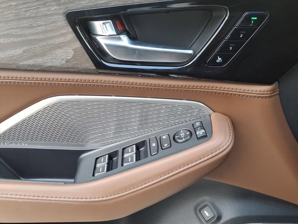 Used 2023 Acura MDX SH-AWD w/ Advance Package image 33