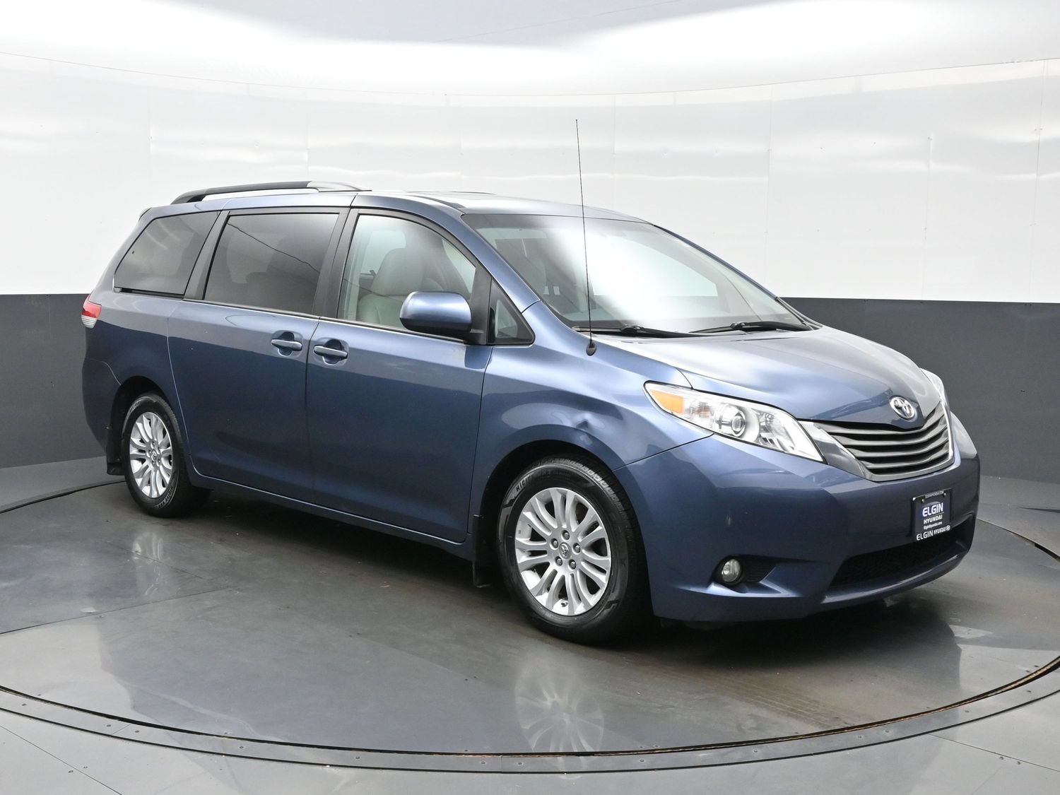 Used 2014 Toyota Sienna XLE FWD image 8