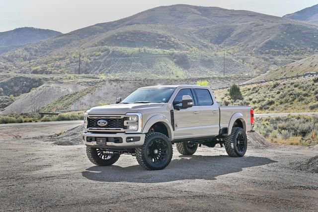 New 2026 Ford F250 Lariat w/ Black Appearance Package