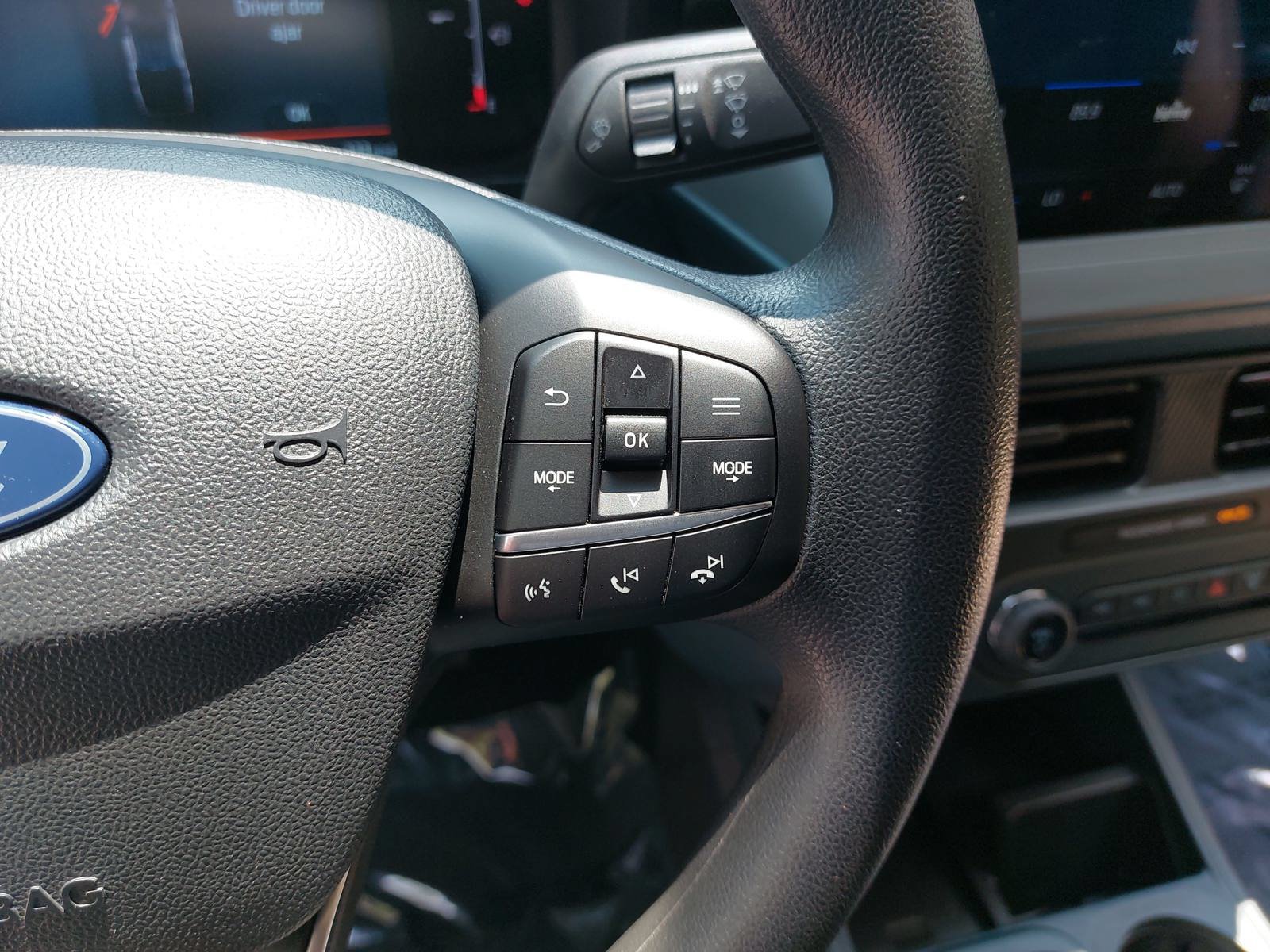 Used 2025 Ford Maverick XLT w/ Equipment Group 301A AWD/4WD image 18