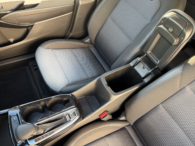 Used 2024 Chevrolet Trax LT w/ Driver Confidence Package FWD image 29