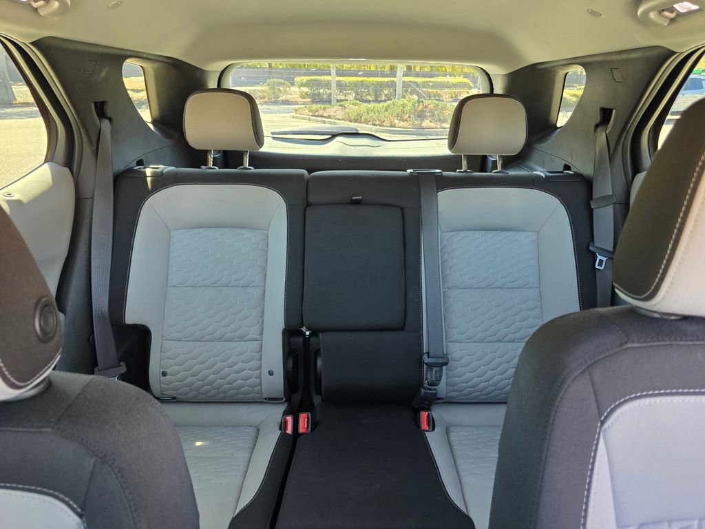 Used 2021 Chevrolet Equinox LS image 24