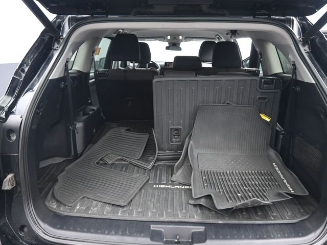 Used 2020 Toyota Highlander LE image 6