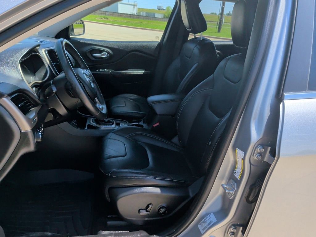 Used 2015 Jeep Cherokee Limited FWD image 10