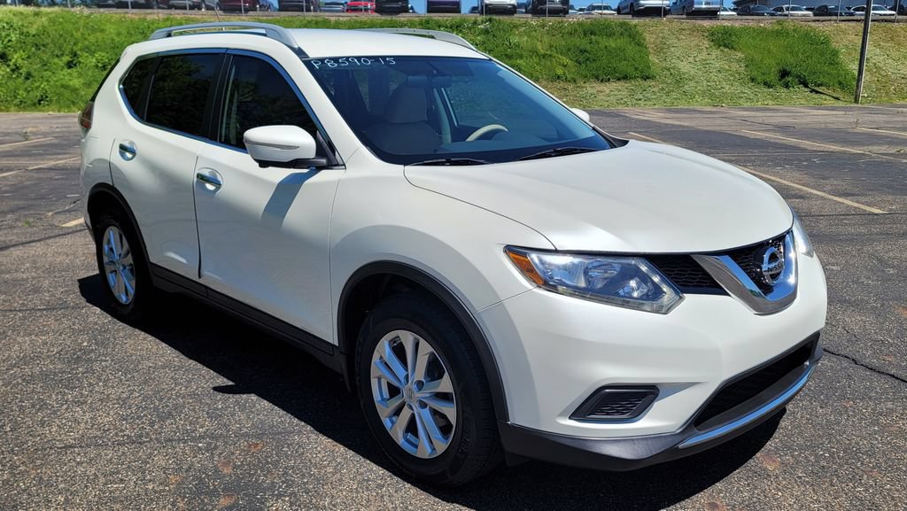 Used 2015 Nissan Rogue SV w/ SV Premium Package FWD image 2