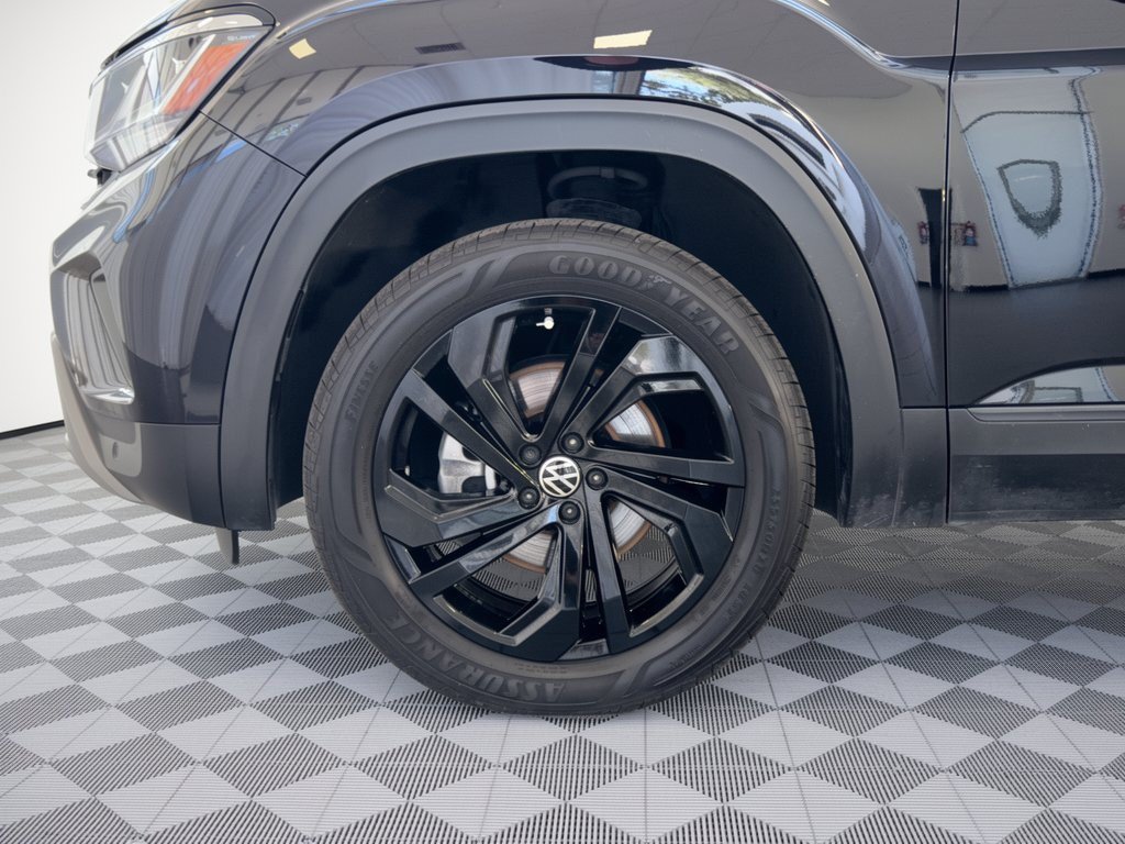 Used 2023 Volkswagen Atlas SE w/ Black Wheel Package FWD image 13