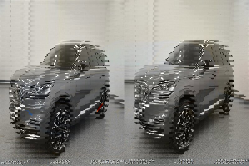 Used 2023 Lincoln Aviator Reserve w/ Equipment Group 201A image 3