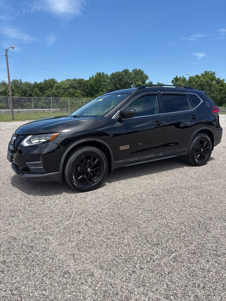 Used 2017 Nissan Rogue SV AWD/4WD image 4