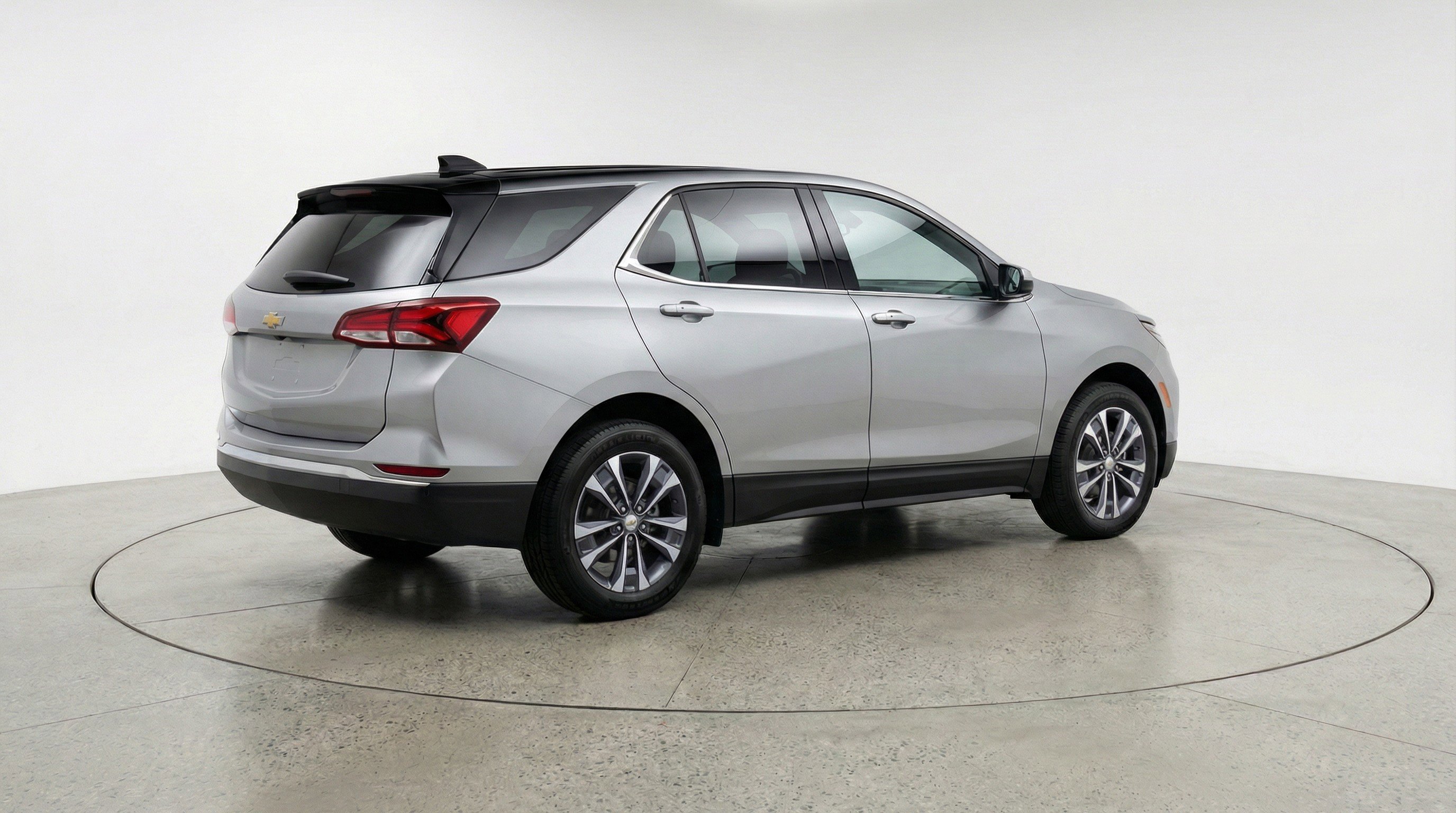 Used 2025 Chevrolet Equinox LT FWD image 9