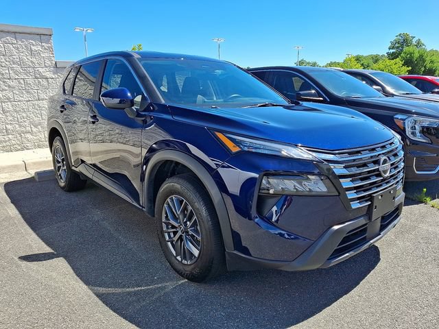 Used 2026 Nissan Rogue SV AWD/4WD image 3
