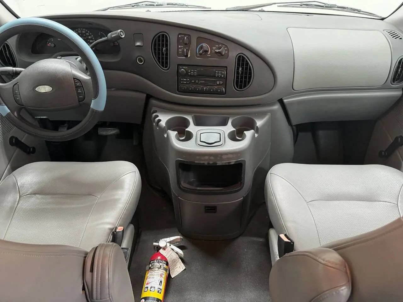 Used 2003 Ford E-350 and Econoline 350 XL RWD image 2