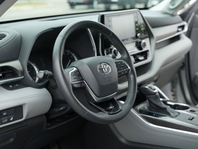 Used 2020 Toyota Highlander Limited FWD image 28