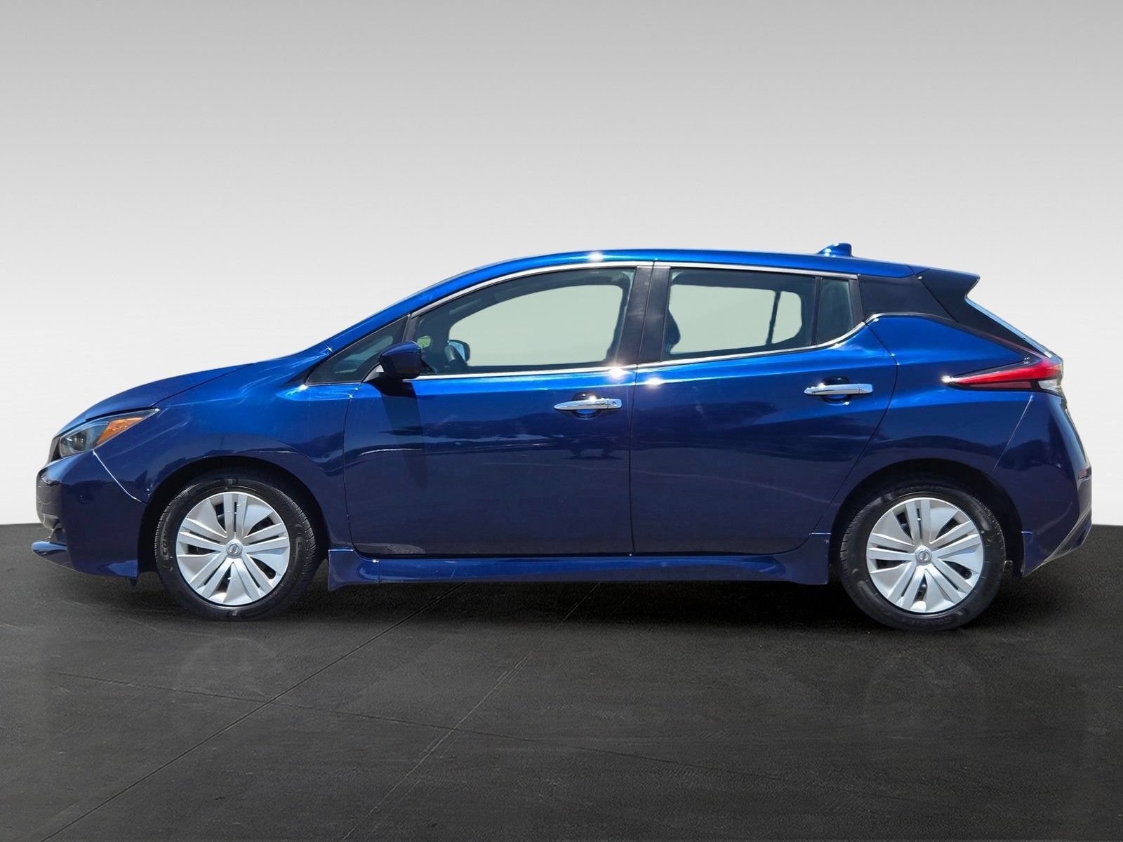 Used 2022 Nissan Leaf S FWD image 8