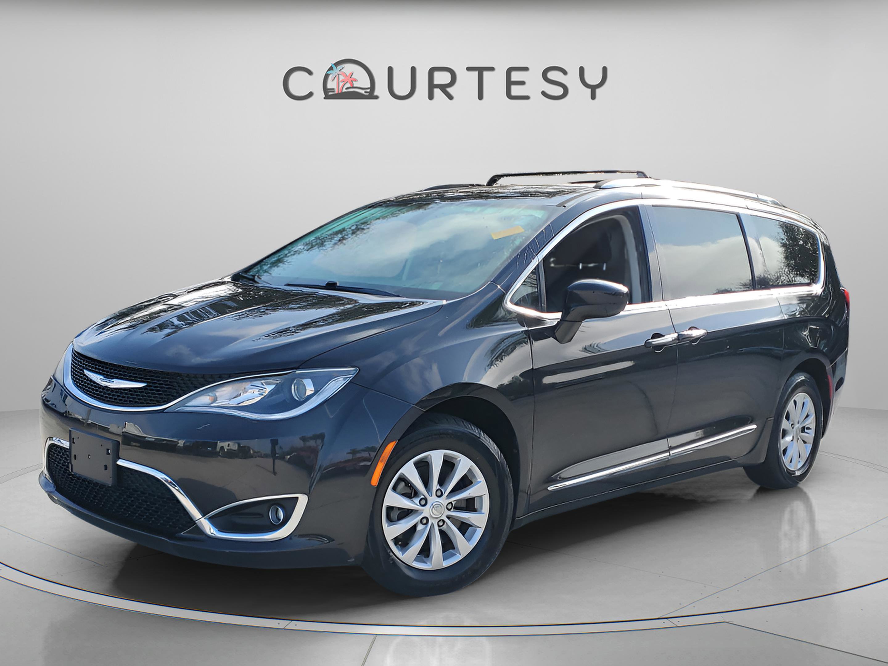 Used 2019 Chrysler Pacifica Touring-L image 1