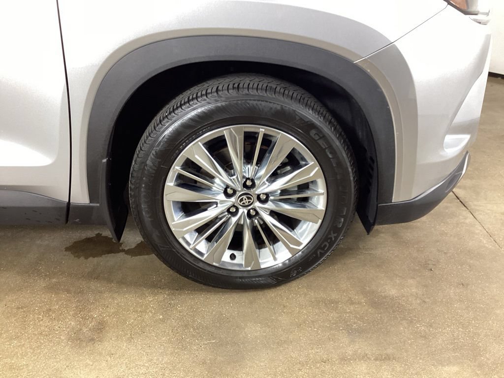 Used 2024 Toyota Grand Highlander AWD image 29