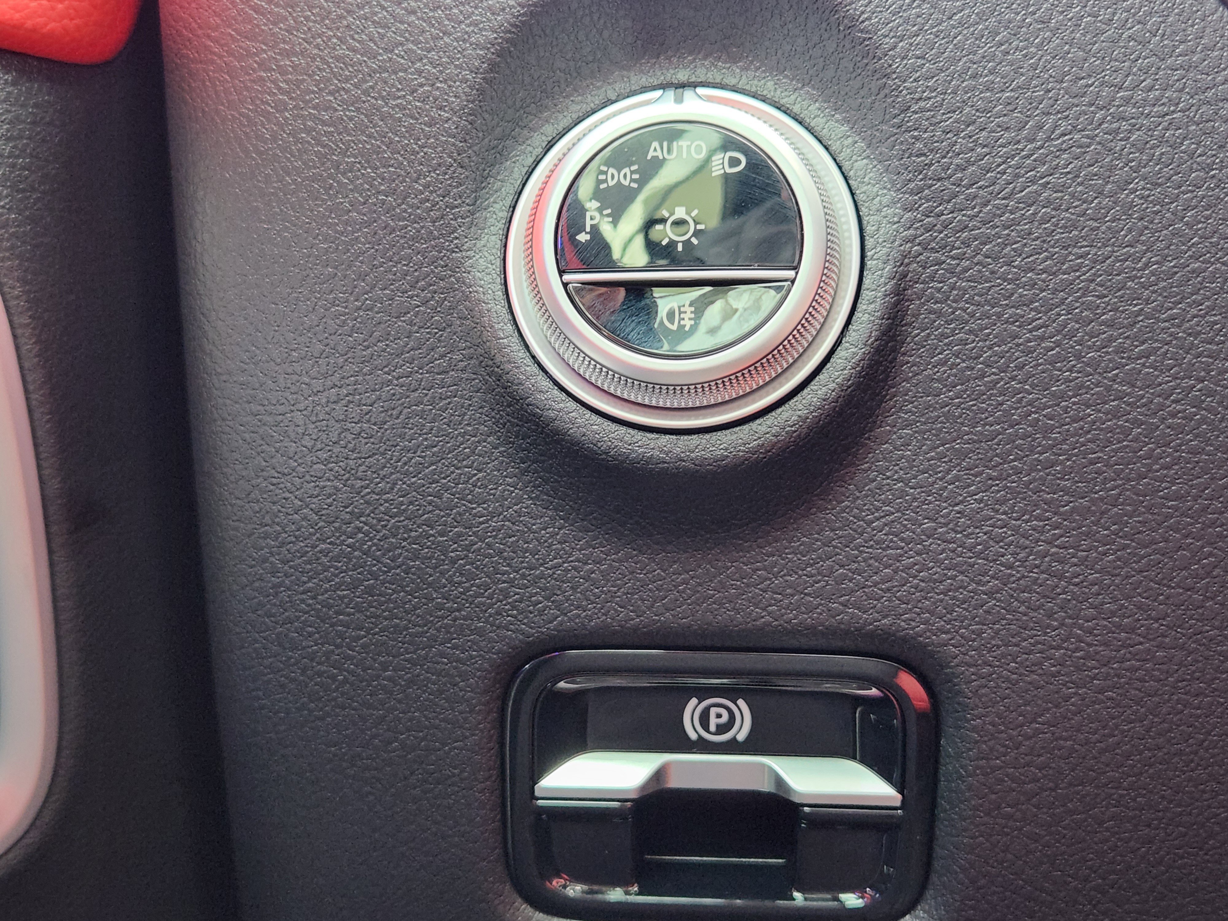 Used 2024 Mercedes-Benz CLE 450 4MATIC Cabriolet image 23