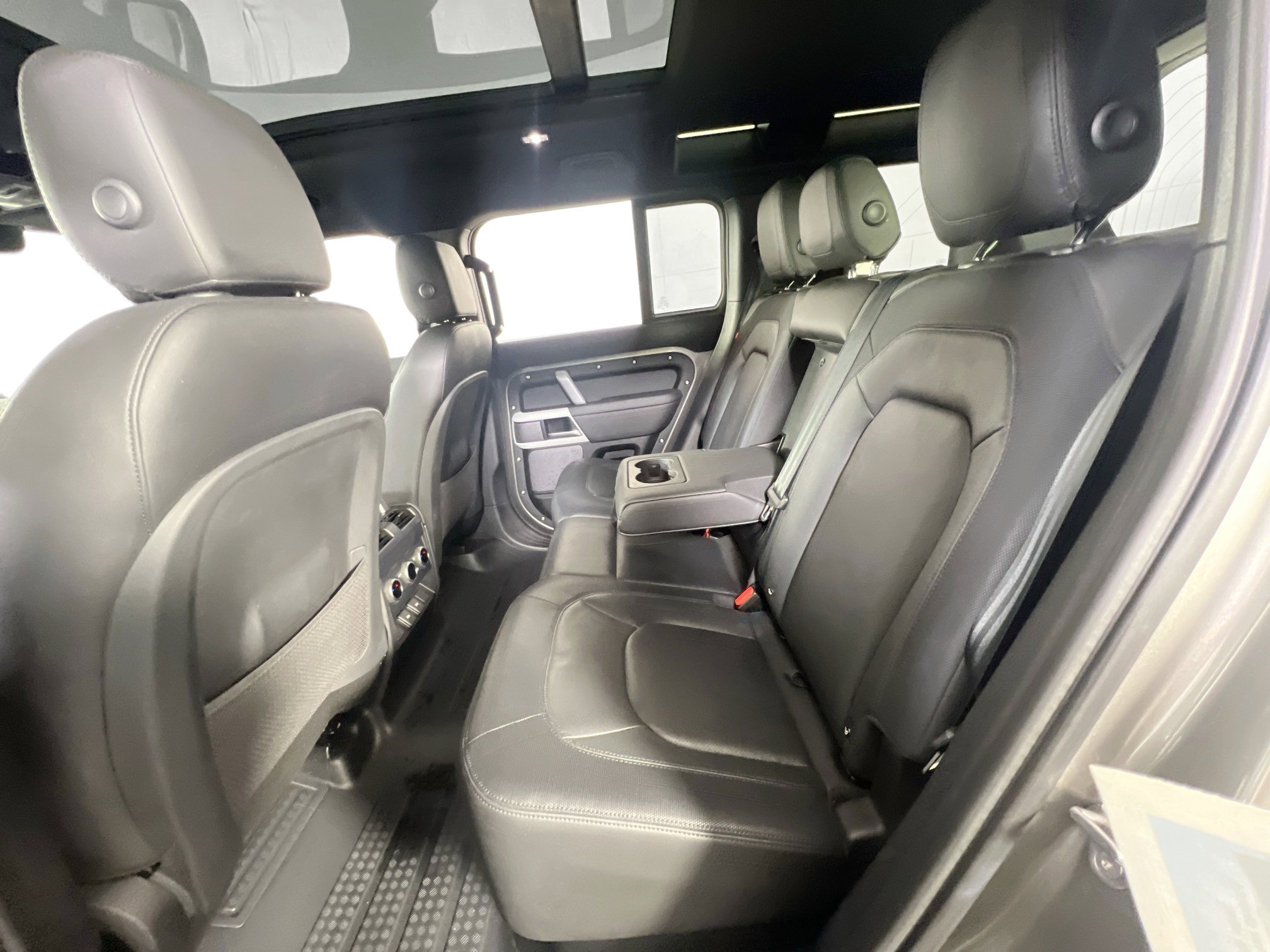 Used 2024 Land Rover Defender 110 X-Dynamic SE image 26