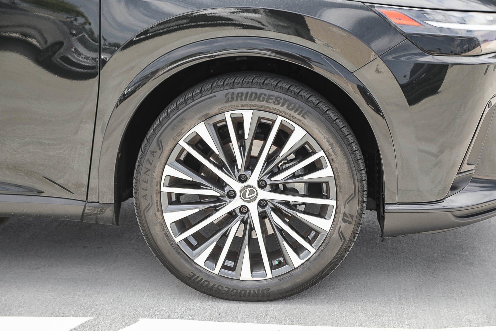 Used 2024 Lexus RX 350 Premium Plus w/ Cold Area Package FWD image 10