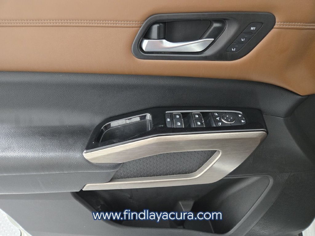 Used 2022 Nissan Pathfinder Platinum w/ Lighting Package (N92) AWD/4WD image 23