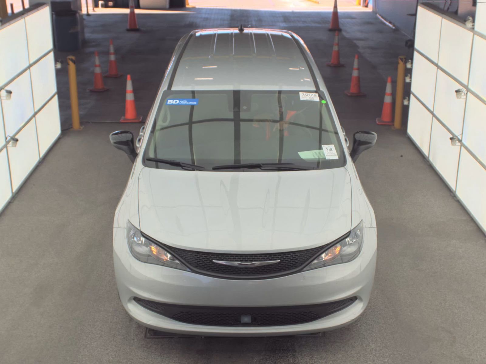 Used 2024 Chrysler Voyager LX image 2